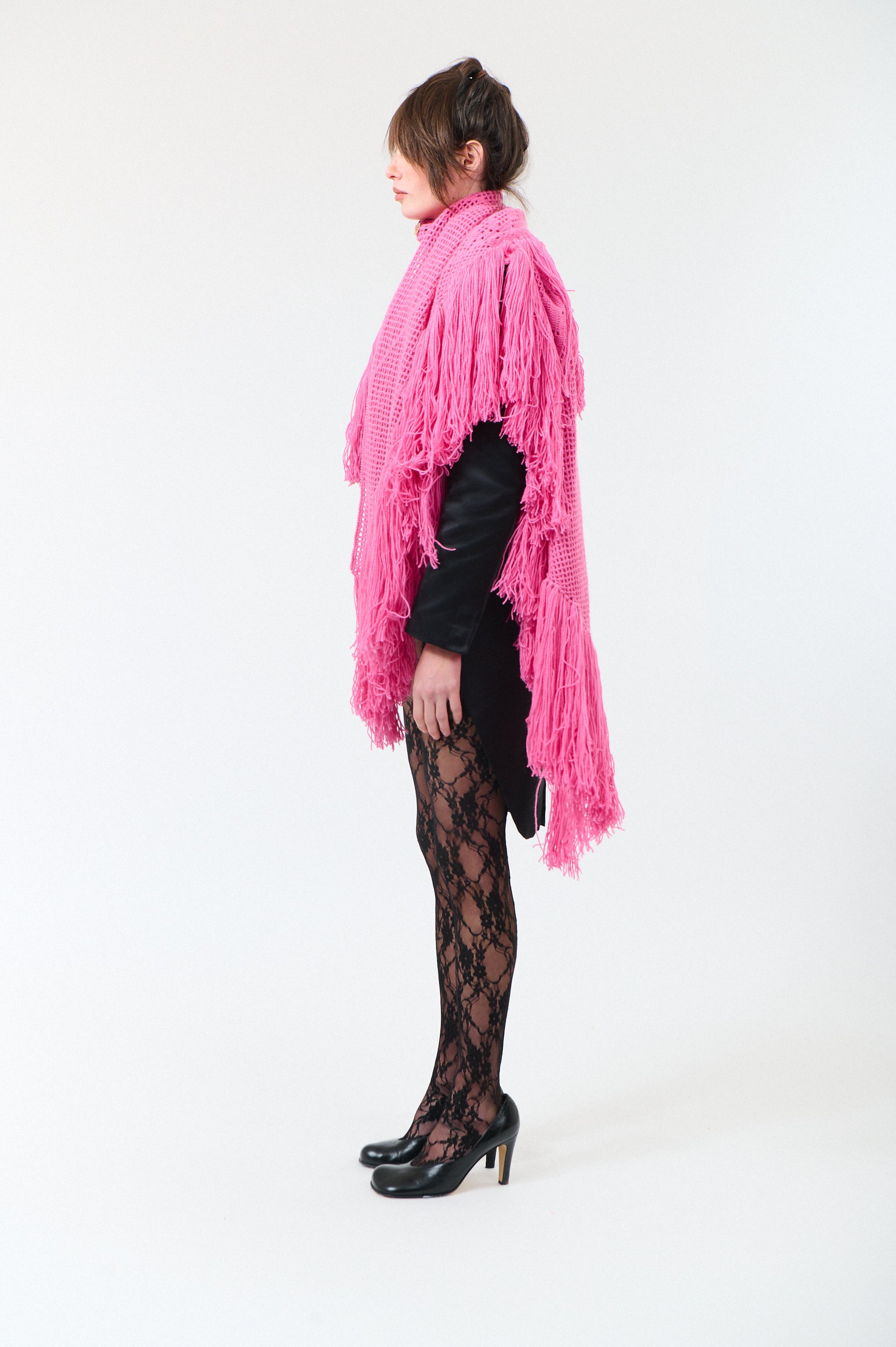 Scialle Peonia in Cashmere, Pink Saline, On model